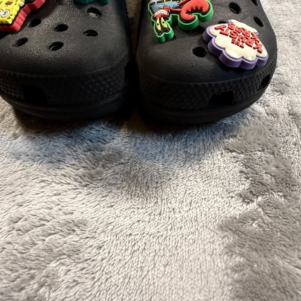 Crocs Classic Clog Kids C11 Black with SpongeBob & Krusty Krab Jibbitz Charms